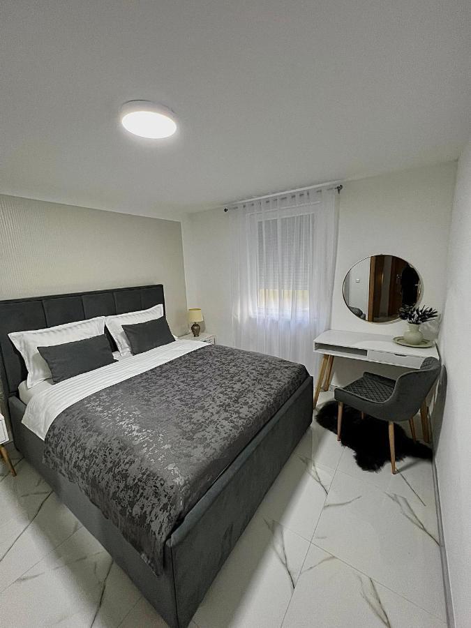 Villa Crystal Racic à Bihać Extérieur photo